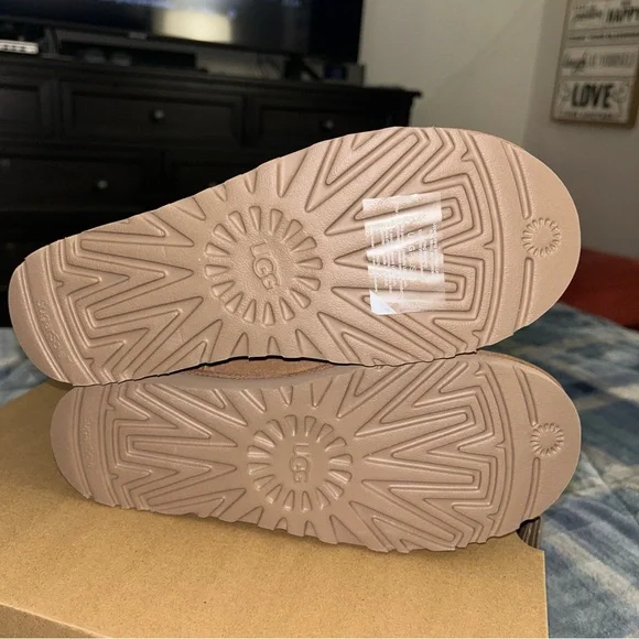 UGG Australia Short chesnut & Camo winter Boots 7 & 9 New in box - Picture 5 of 16